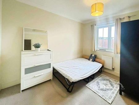 Richards Field, Chineham, Basingstoke, Hampshire, RG24 - Photo 2