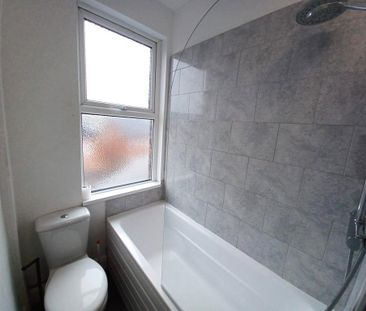3 bedroom flat to rent - Photo 4