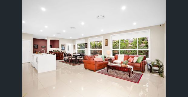 Premium Quality, Prime Location — A Standout Residence !! - Photo 1