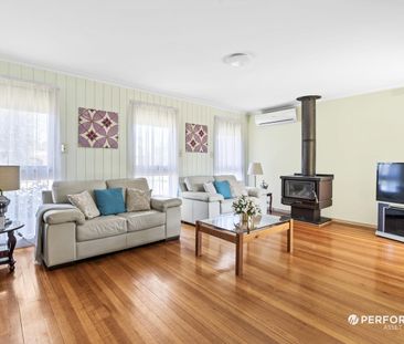 Character, Comfort & Convenience in Prime Bundoora - Photo 3