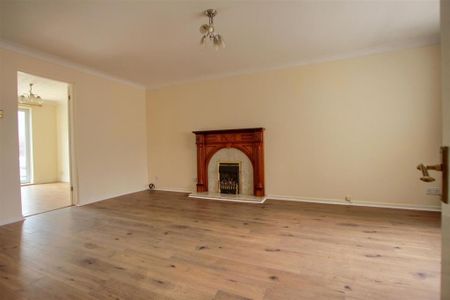 4 bedroom detached house to rent - Photo 3