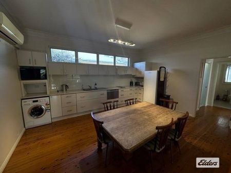 Fully furnished 1 bedroom apartment within Wollongong CBD - Photo 2