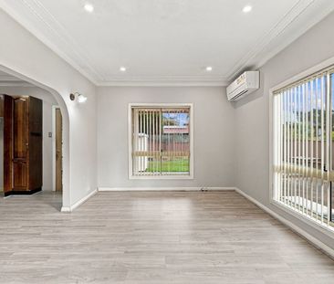 Spacious residence with generous outdoor living - Photo 1