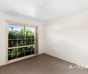 Cozy Three-Bedroom Rental: Ideal for First-Timers or Small Families! - Photo 1