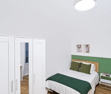 Room in a shared 11-bedroom apartment for rent in Sol, professional... - Photo 6