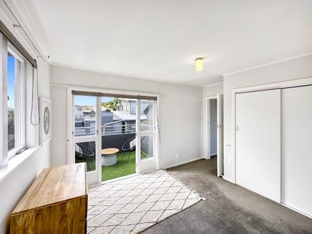 Woburn Apartment - Photo 2