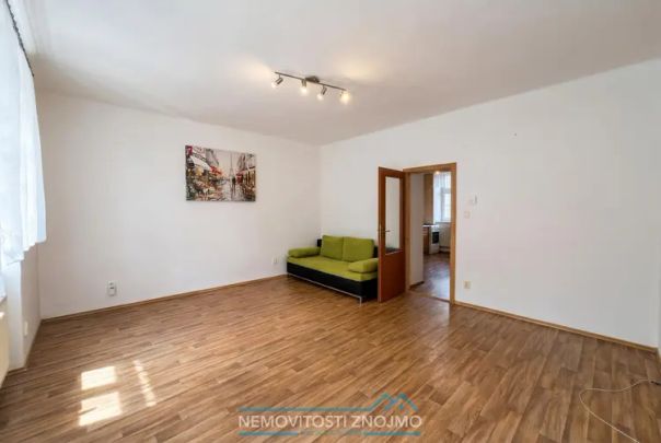 Pronájem cihlového bytu 2+1 se zahrádkou, ul. Na Vinici, Znojmo - Photo 1