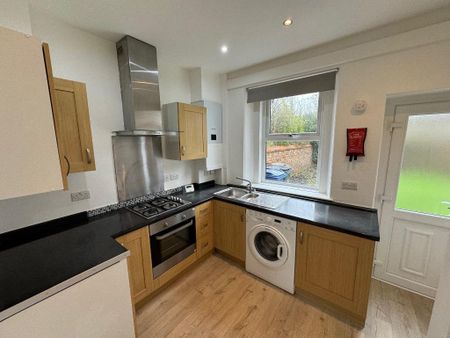 2 bedroom flat to rent - Photo 2