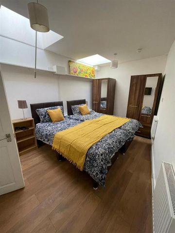 1 bedroom in a house share to rent - Photo 2