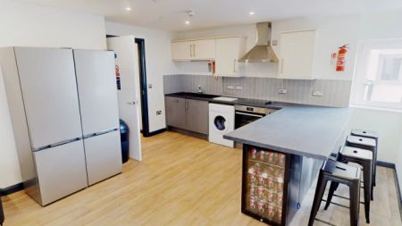 Flat 3-Bedroom B - Photo 2