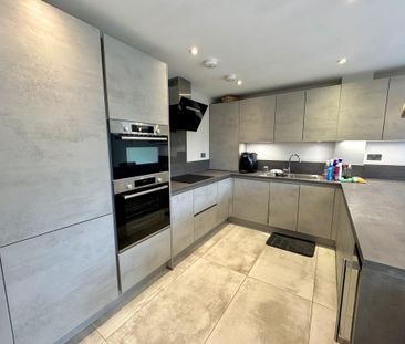 4 bedroom terraced house to rent - Photo 3