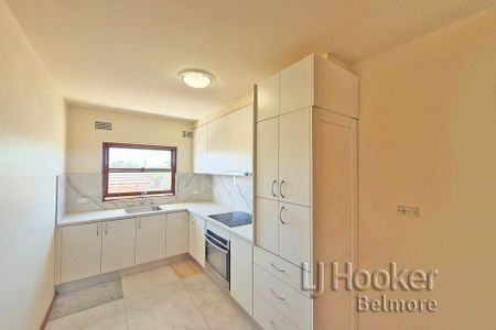 Ultra-Convenient Location - Photo 4