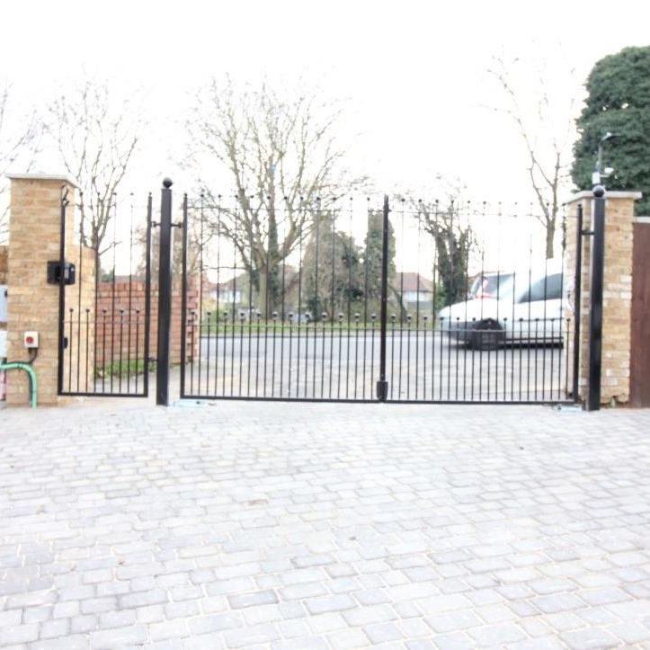 Regina Road, Southall - Photo 1