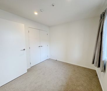 Be First to Live Here! Freshly Renovated 3 Bedroom Apartment - Photo 1