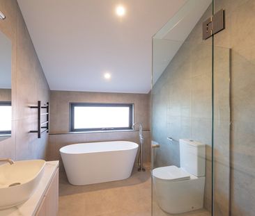 STYLISH FAMILY LIVING OPPOSITE PARKLANDS AND SCHOOLS - Photo 4