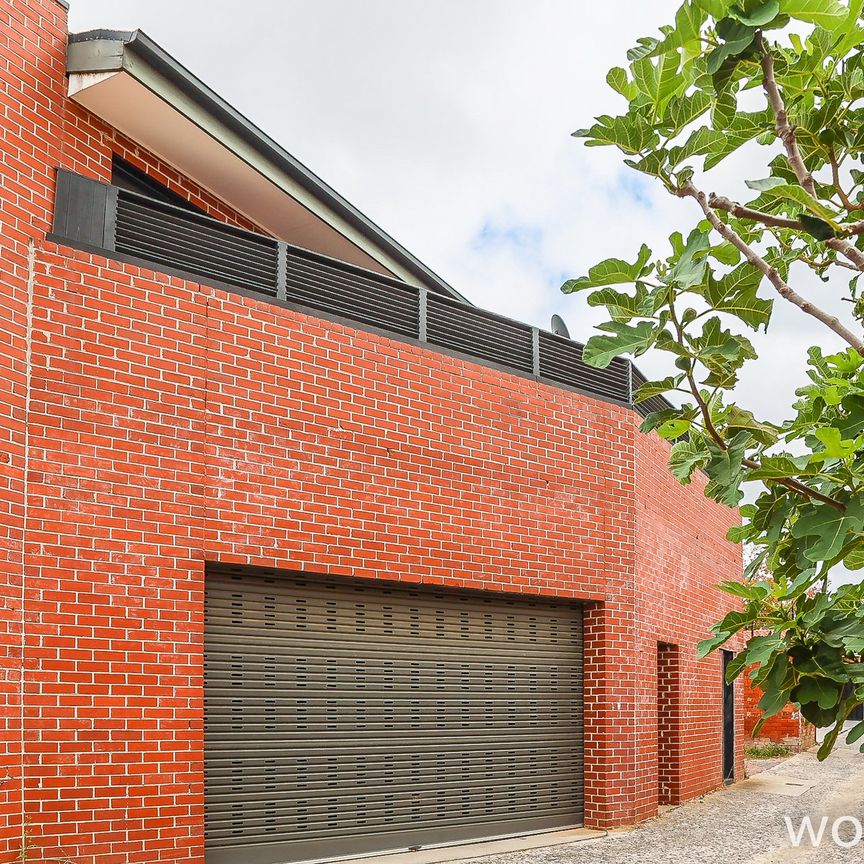 2 bedroom apartment in the heart of Camberwell - Photo 1