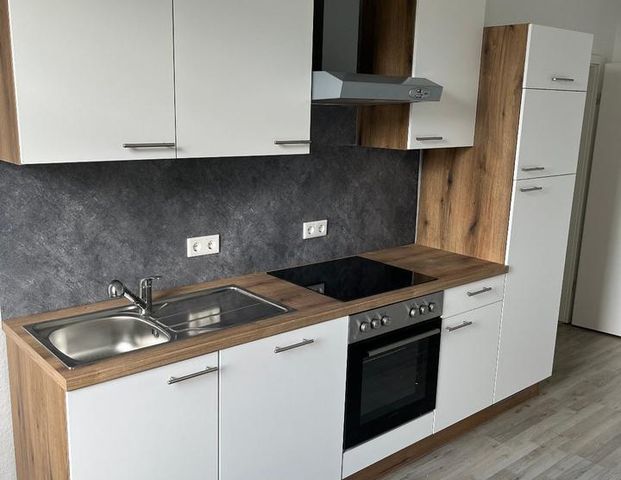 2-Raum-Wohnung mit Einbauküche - Foto 1