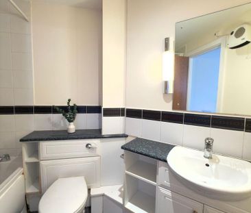 1 bedroom in a flat share to rent - Photo 5