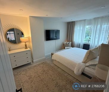 4 bedroom semi-detached house to rent - Photo 5