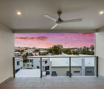 Stunning Townhouse in Springfield lakes Prime Location! - Photo 3