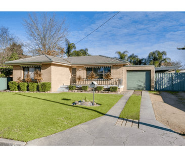 Spacious 3-Bedroom Home with Outdoor Entertaining & Ample Parking - Photo 3
