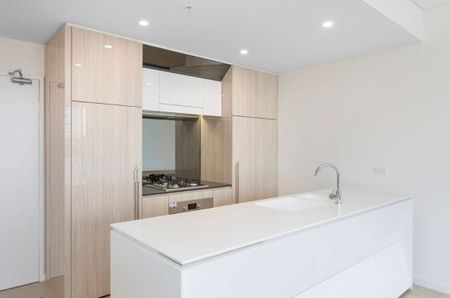 Nearly Brand New 2 Bedroom Apartment with water view - To be the first Inspection! - Photo 5