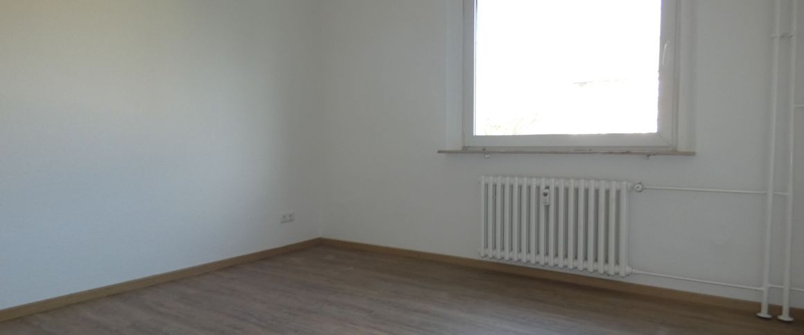 Hier wohnen Sie zentral und im Grünen! Schöne Single-Wohnung ! - Foto 1