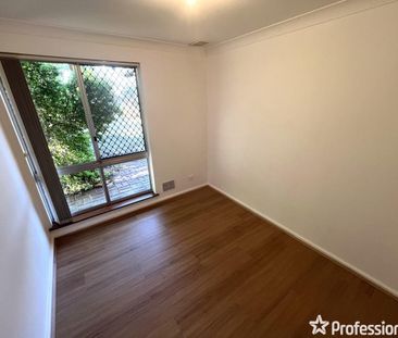 CUL-DE-SAC LOCATION! NEAT AS A PIN! - Photo 2