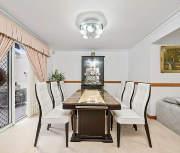 Five-bedroom home in Mount Annan with a spa - Photo 5