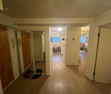 1 Bedroom 1 Bath LARGE SUITE! South Granville $2000 - Photo 3