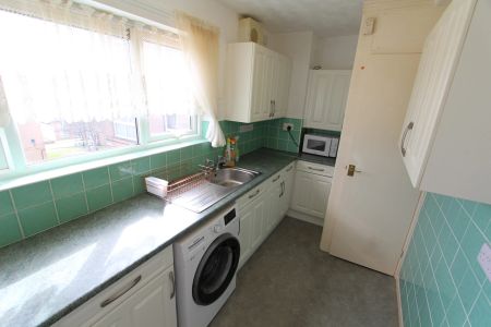 Longley Hall Grove, Sheffield, S5 - Photo 5