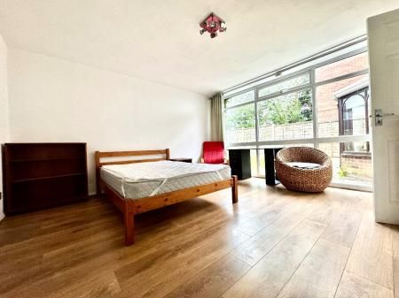 4 Bedroom Student House - City Centre - Photo 3