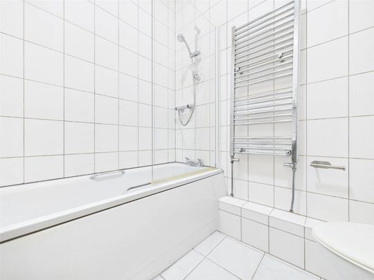 Queens Road, Hampton Hill, TW12 - Photo 1