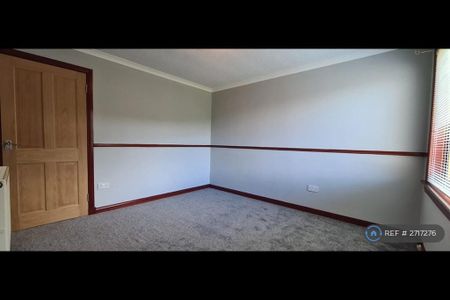 2 bedroom end of terrace house to rent - Photo 4