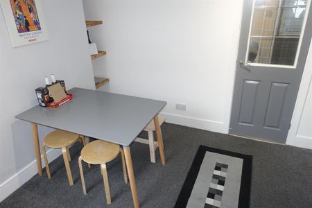 2 bedroom private hall to rent - Photo 3