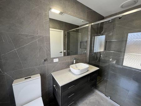 3 BEDROOM TOWNHOUSE - Photo 3