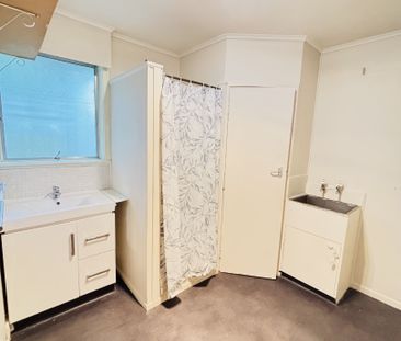 NEW LYNN, 1 BEDROOM - Photo 4