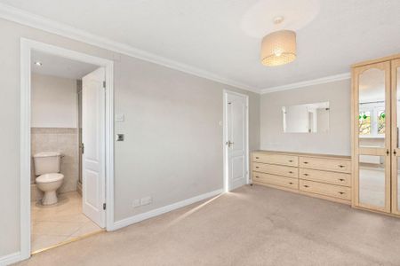 4 bedroom detached house to rent - Photo 3