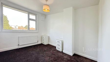 4 bedroom semi-detached house to rent - Photo 2