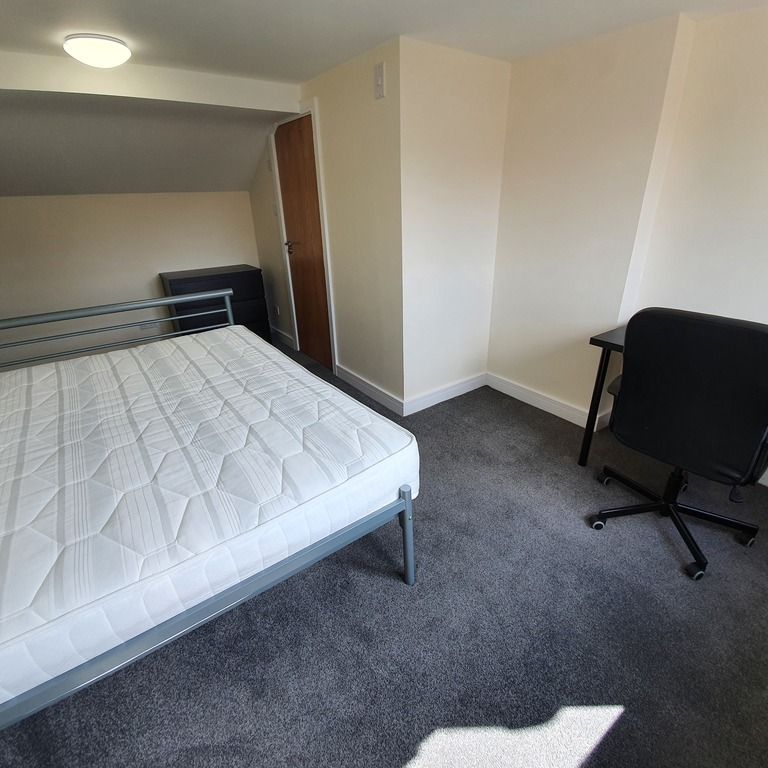 4 Bed Student Accommodation - Photo 1