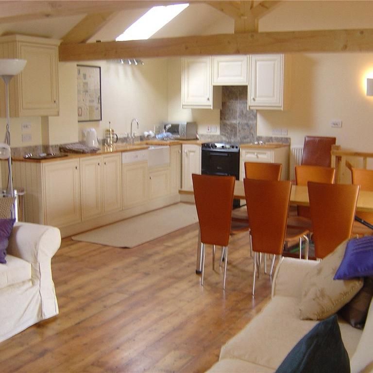 2 bedroom barn conversion to rent - Photo 1