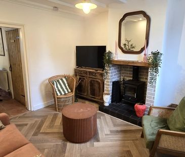 2 bedroom mid terrace to let - Photo 1