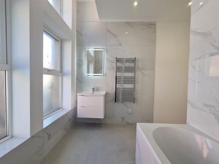 Bradshawgate, Leigh, Wigan, Wigan WN7, London - Photo 5