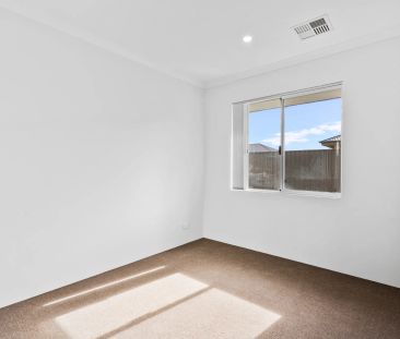 Stylish Family Home in Prime Secret Harbour Location - Photo 2