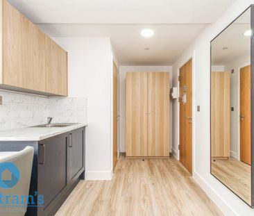 5 bed Apartment for Rent - Photo 1