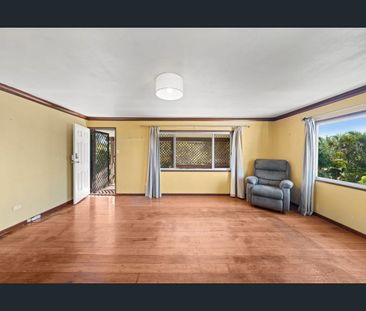 3 Bedroom Top Floor - Available now - Photo 5