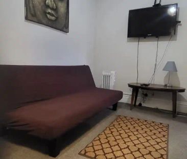 3 Bedroom 2 Bathroom Apartment - Photo 1