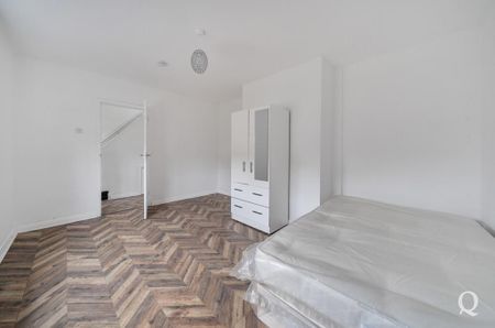 4 bedroom end of terrace house to rent - Photo 4