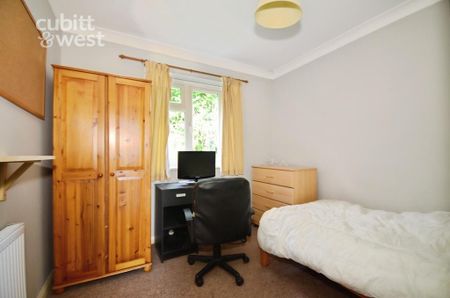 4 bedroom semi-detached house to rent - Photo 2