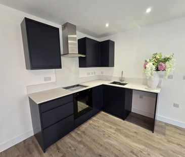 2 bedroom end terraced house - Photo 2